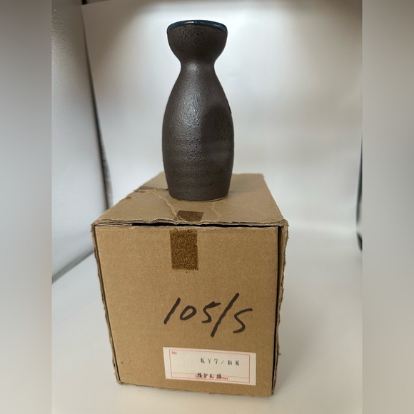 Black Crystal Glazed Ceramic Sake Server 7 fl oz (Pack of Six) - Picture 3 of 4